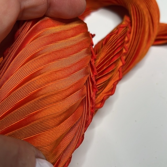 Hermès - Plissé Silk Handkerchie - Silk Orange Pleated Scarf with Box - Unworn - Picture 4 of 8